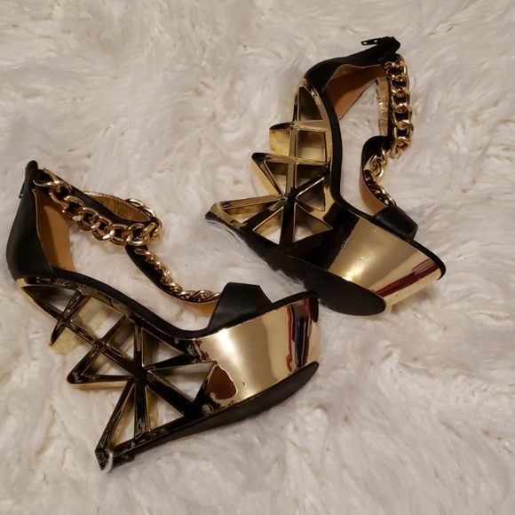 Privileged Shoes - SEXY PRIVILEGED PICASSO